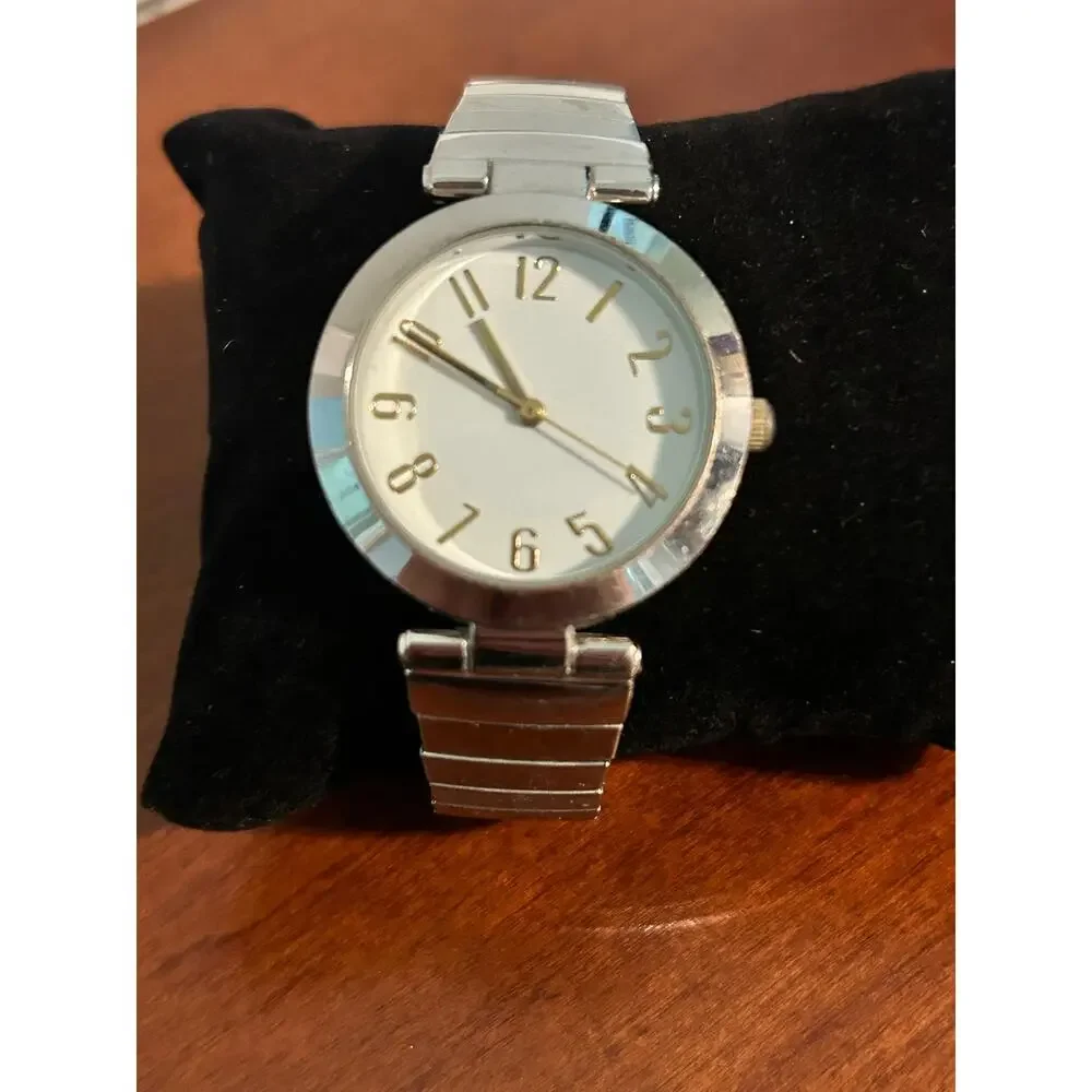 Treasured Times $15.00 Watch Collection Gld num wat 111